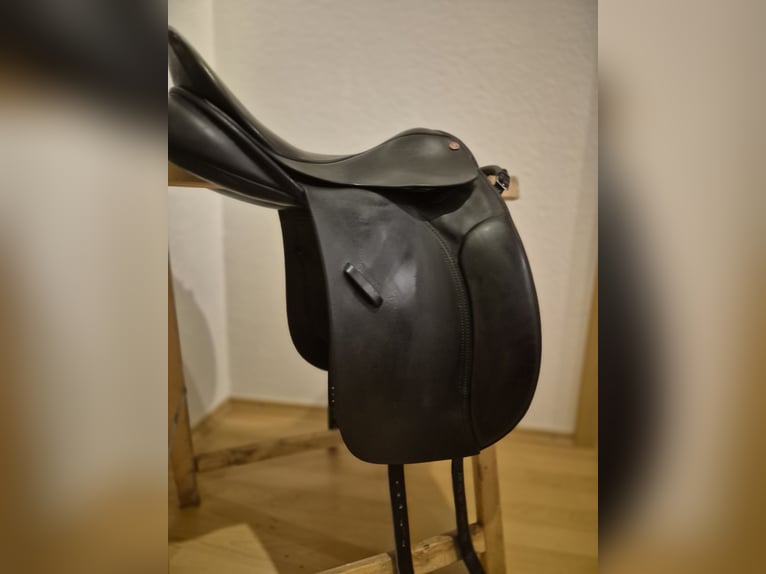 Euroriding Dressursattel Diamant – 17",