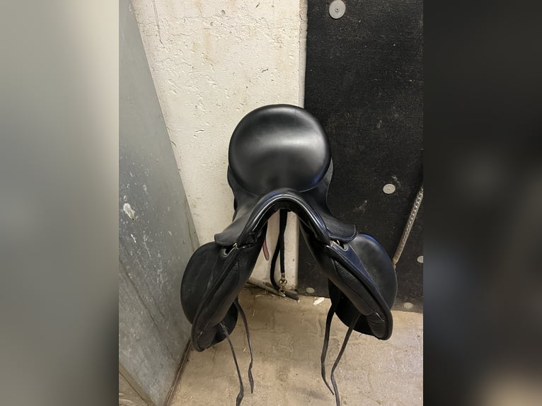 Gut gepflegter Custom Sattel zu verkaufen 