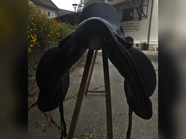 Hennig Dressursattel