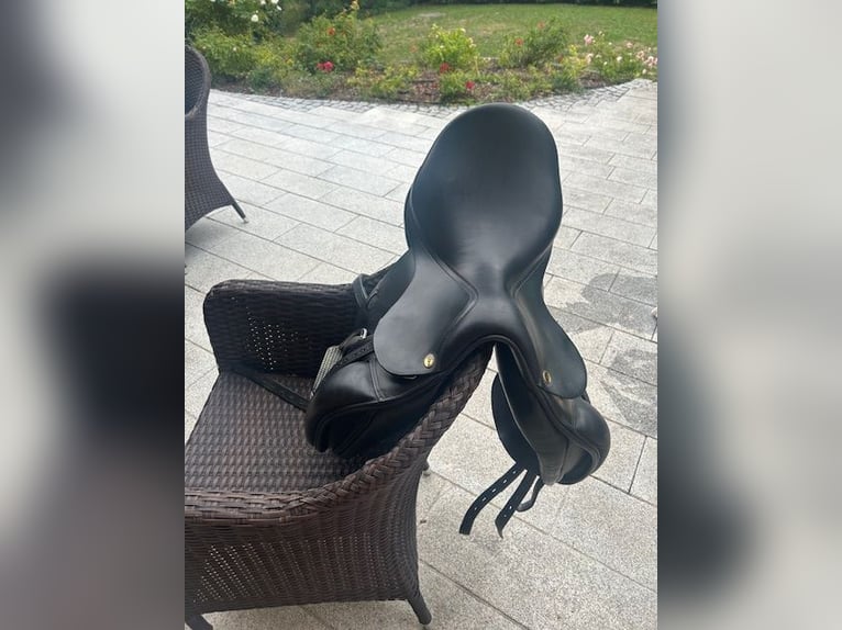 Hochwertiger Cobra Dressursattel 17,5 Zoll (Gr. 4) - voll anpassbar!