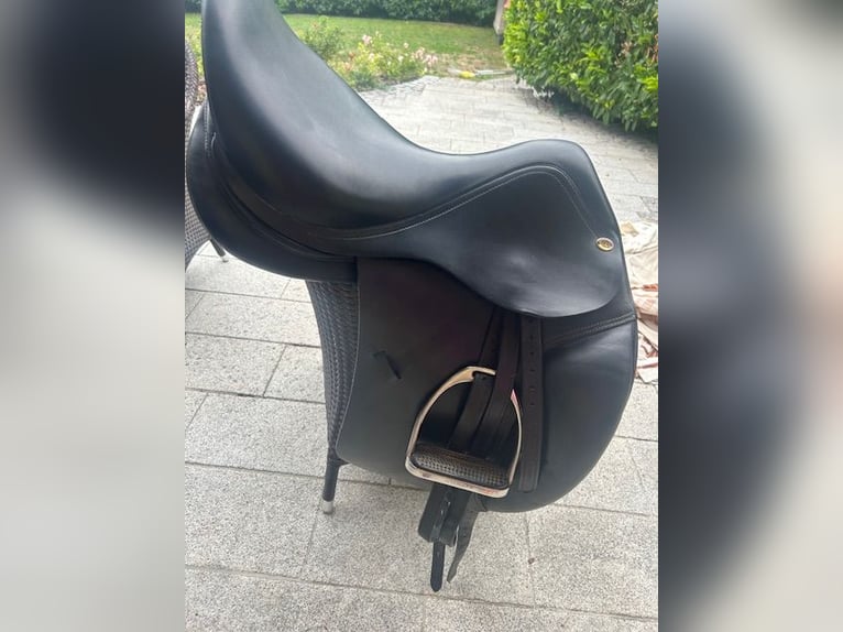 Hochwertiger Cobra Dressursattel 17,5 Zoll (Gr. 4) - voll anpassbar!