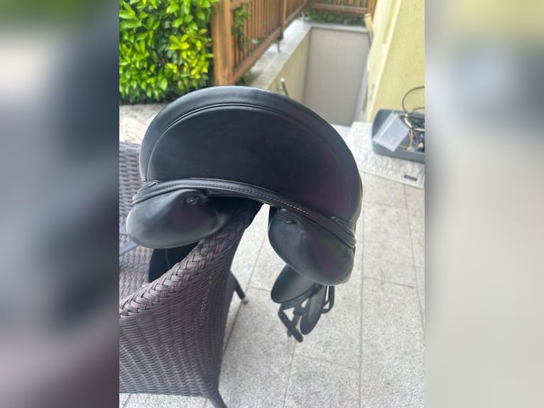 Hochwertiger Cobra Dressursattel 17,5 Zoll (Gr. 4) - voll anpassbar!