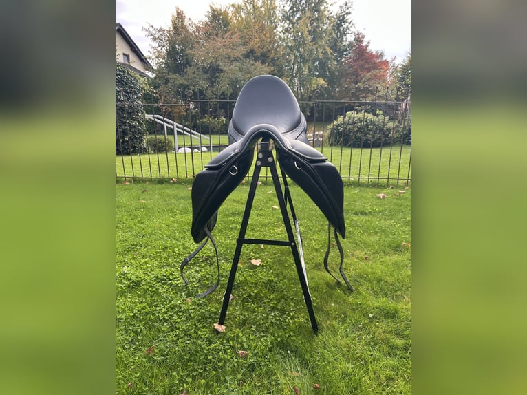 Hochwertiger Dressursattel der Marke Childeric 17,5 "
