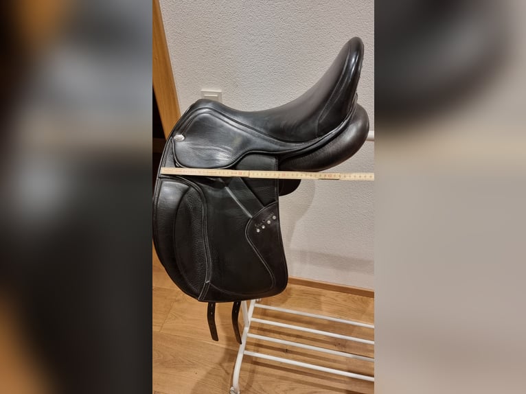 Jorge Canaves Celebration Dressur Sattel 17,5 Zoll