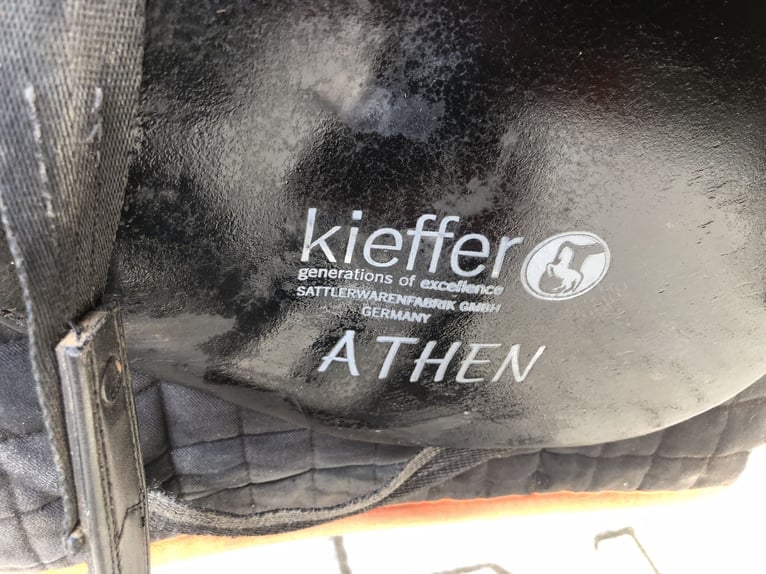 Kiefer Athen Dressursattel, breite Kammer Kiefer Athen Dressursattel, breite Kammer