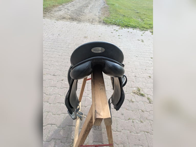 Kieffer Dressursattel 17,5 Zoll gepflegt und komfortabel 