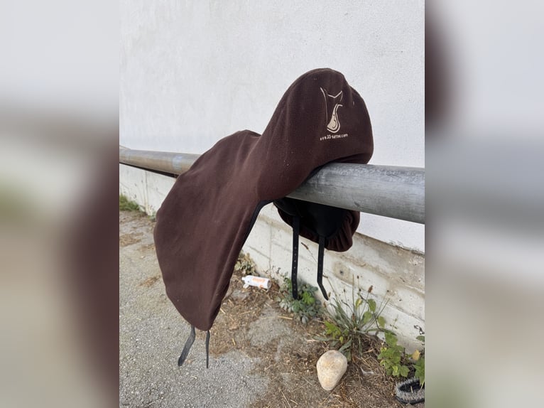 Komplett neuer 3S Dressursattel 17' Modell St Florian
