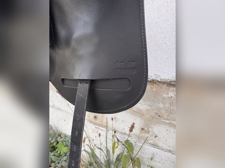 Komplett neuer 3S Dressursattel 17' Modell St Florian