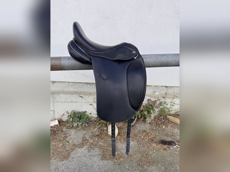 Komplett neuer 3S Dressursattel 17' Modell St Florian