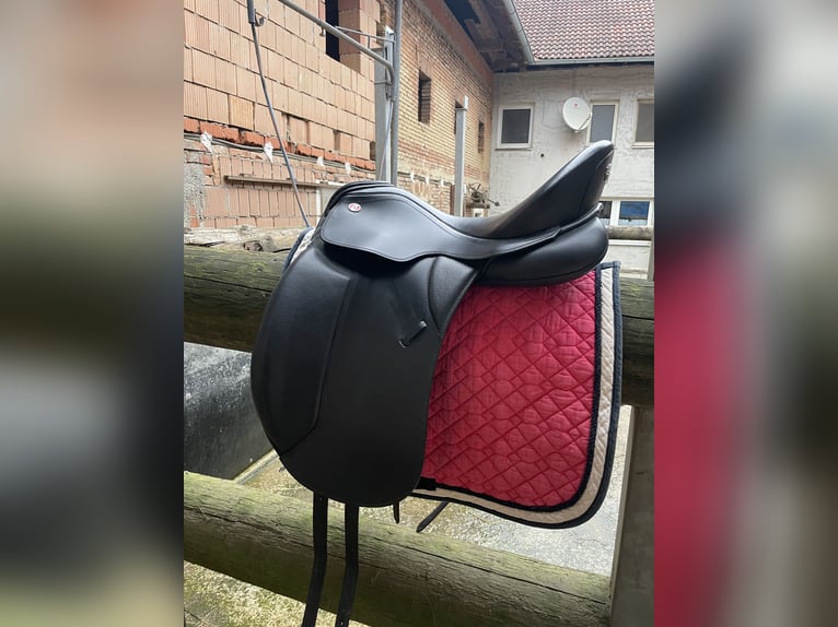 Neuwertigen Dressursattel von Kieffer!