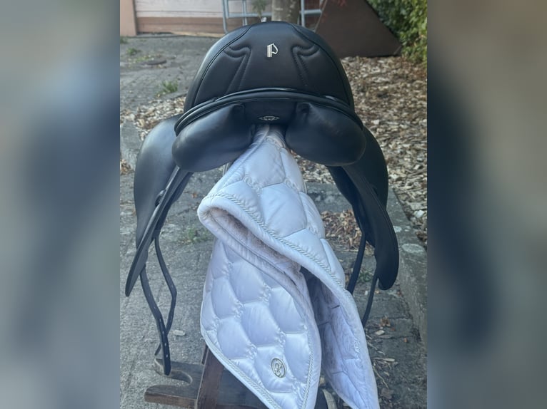 Neuwertigen Sattel Prestige Melody 17“/33 Klett D+1 CPS Monoblatt