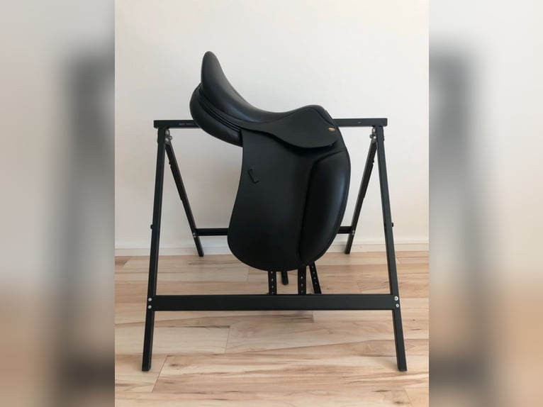 Neuwertiger Cobra Dressursattel 17,5'