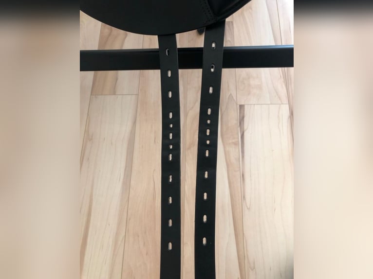 Neuwertiger Cobra Dressursattel 17,5'