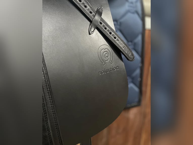 Neuwertiger Dressursattel Otto Schumacher Solution C zu verkaufen!