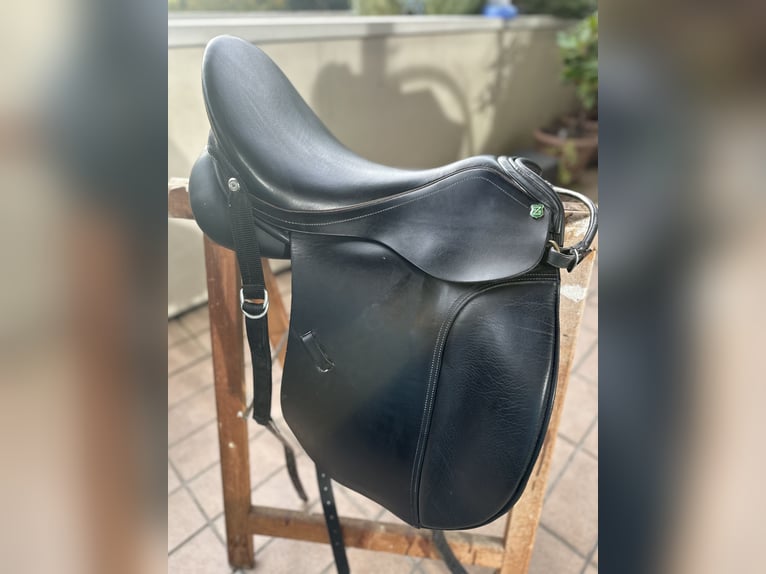 Neuwertiger Massimo Dressur II Sattel mit franzö. Kissen, KW 38 (auf 39 abgeändert), 17,5“ zu verk.