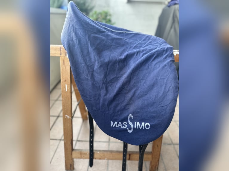 Neuwertiger Massimo Dressur II Sattel mit franzö. Kissen, KW 38 (auf 39 abgeändert), 17,5“ zu verk.