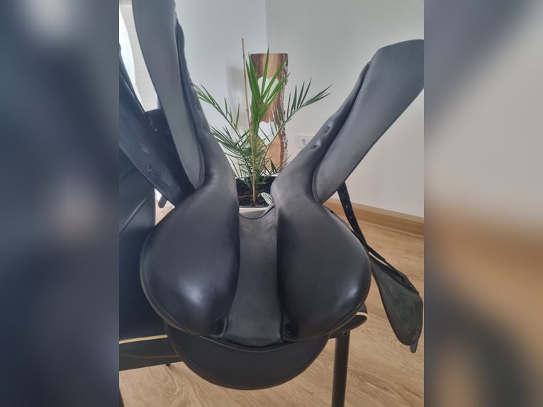 Neuwertiger Prestige Modena 17“(17,5) Dressursattel mit doubliertem Leder