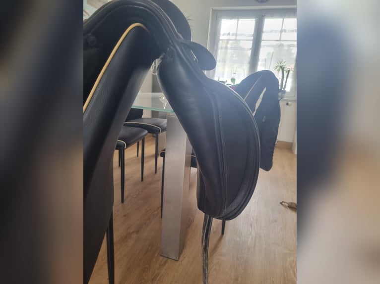 Neuwertiger Prestige Modena 17“(17,5) Dressursattel mit doubliertem Leder