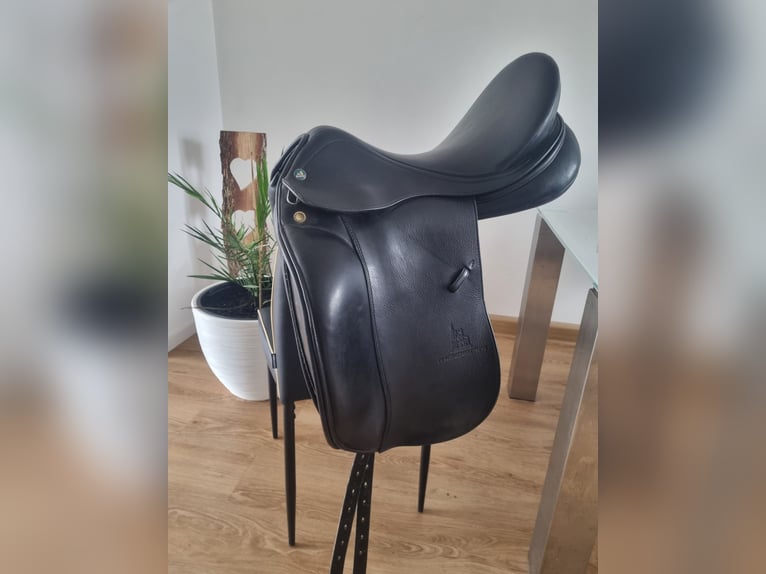 Neuwertiger Prestige Modena 17“(17,5) Dressursattel mit doubliertem Leder