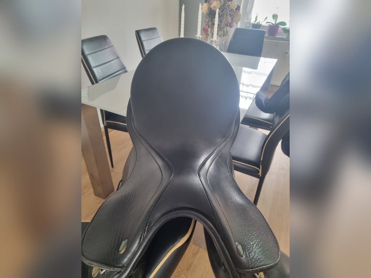 Neuwertiger Prestige Modena 17“(17,5) Dressursattel mit doubliertem Leder
