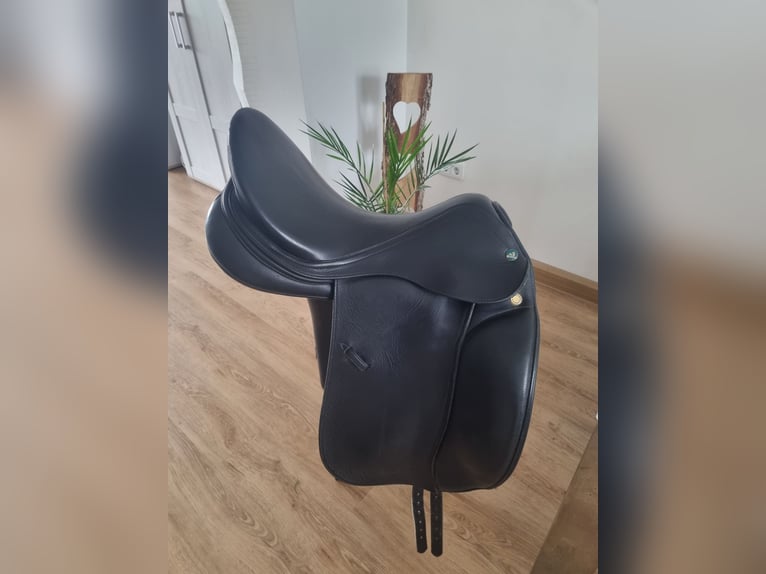Neuwertiger Prestige Modena 17“(17,5) Dressursattel mit doubliertem Leder