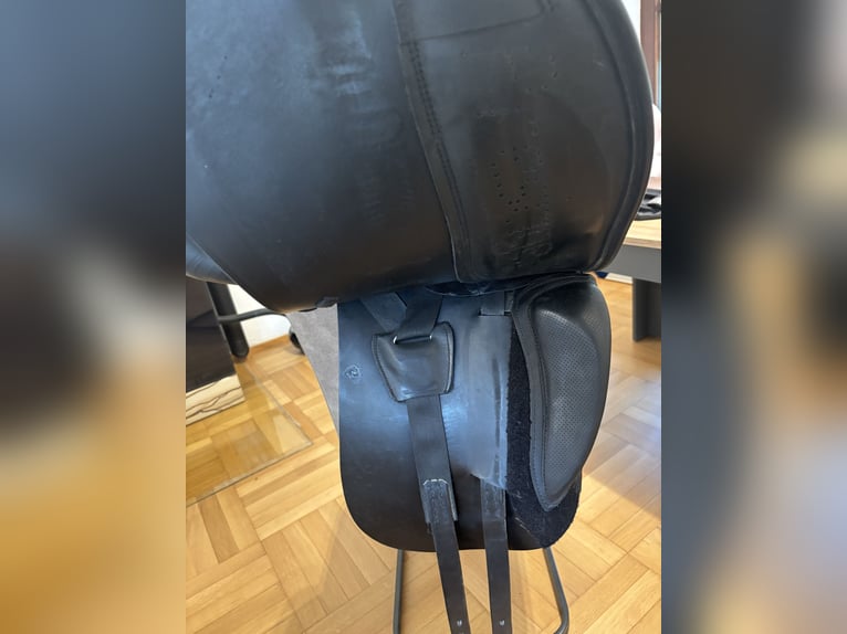 Neuwertiger Prestige x Doge Dressursattel 17‘‘