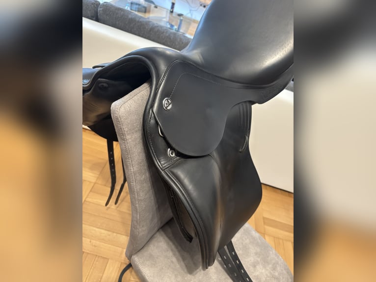 Neuwertiger Prestige x Doge Dressursattel 17‘‘