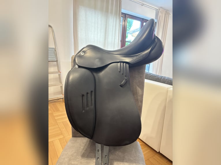 Neuwertiger Prestige x Doge Dressursattel 17‘‘