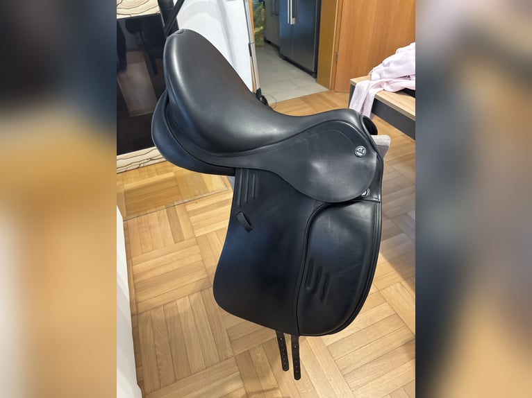 Neuwertiger Prestige x Doge Dressursattel 17‘‘