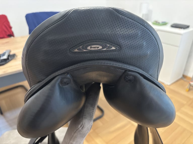 Neuwertiger Prestige x Doge Dressursattel 17‘‘