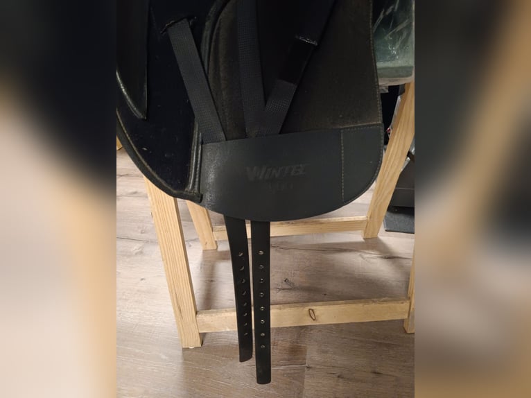 Neuwertiger WINTEC 500 Dressursattel CAIR 17,5 Zoll
