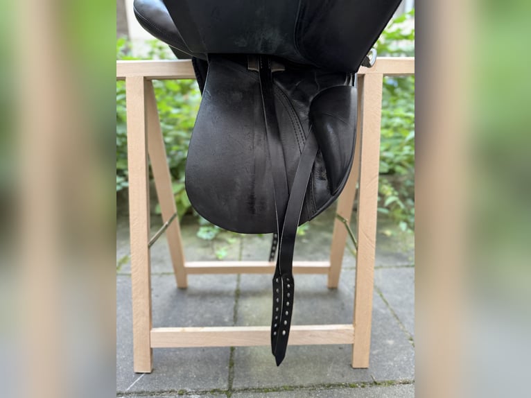 PASSIER GG Extra 16 Zoll schwarz Dressursattel mit Kopfeisen für mehr Widerristfreiheit
