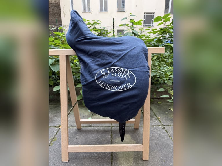 PASSIER GG Extra 16 Zoll schwarz Dressursattel mit Kopfeisen für mehr Widerristfreiheit