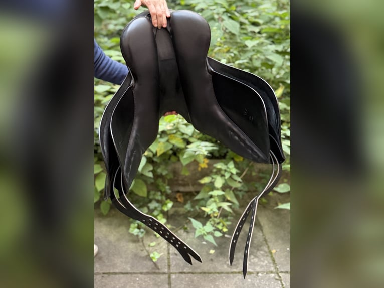 PASSIER GG Extra 16 Zoll schwarz Dressursattel mit Kopfeisen für mehr Widerristfreiheit