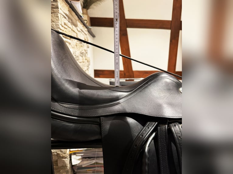 Prestige D2 K 17" Dressursattel, inkl. Zubehör