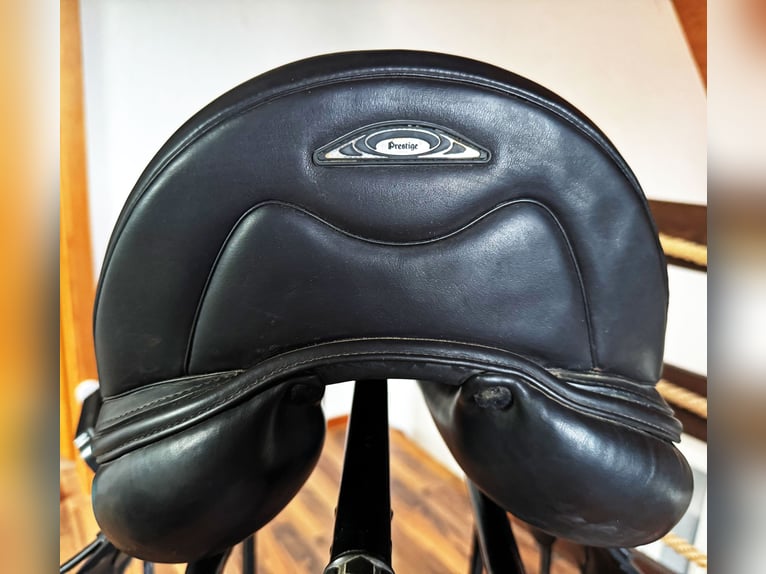 Prestige D2 K 17" Dressursattel, inkl. Zubehör