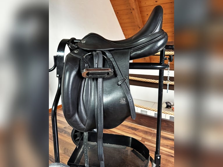 Prestige Dressursattel D2 K 16" Lux Leder, inkl. Zubehör Prestige Dressursattel D2 K 16" Lux Leder, inkl. Zubehör