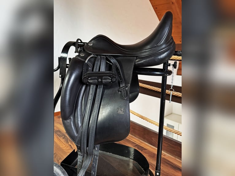 Prestige Dressursattel D2 K 17" Lux Leder, inkl. Zubehör Prestige Dressursattel D2 K 17" Lux Leder, inkl. Zubehör