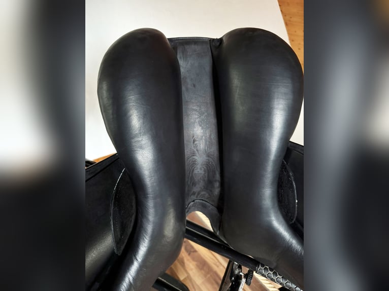 Prestige Dressursattel D2 K 17" Lux Leder, inkl. Zubehör Prestige Dressursattel D2 K 17" Lux Leder, inkl. Zubehör
