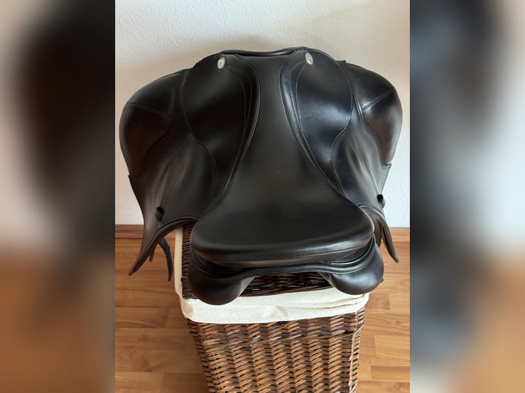 Prestige Milano Dressursattel von Privat zuverkaufen 16 Zoll - neuwertig