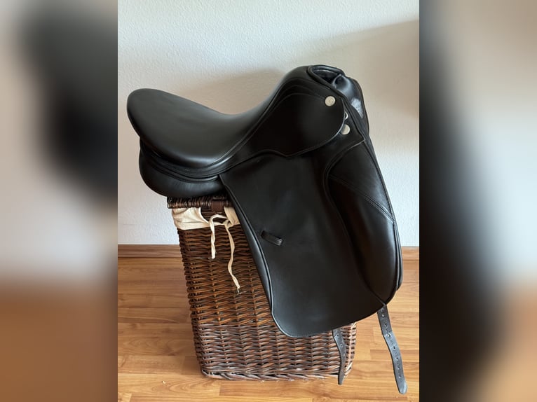 Prestige Milano Dressursattel von Privat zuverkaufen 16 Zoll - neuwertig