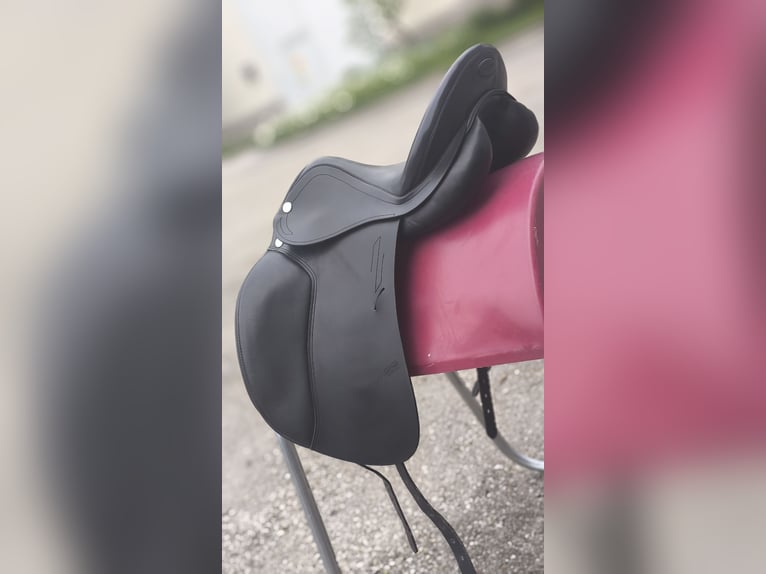Prestige Roma Dressage – 17 Zoll, Kammerweite 34, neuwertig – Messesattel zum Sonderpreis