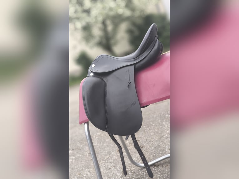 Prestige Roma Dressage – 17 Zoll, Kammerweite 34, neuwertig – Messesattel zum Sonderpreis