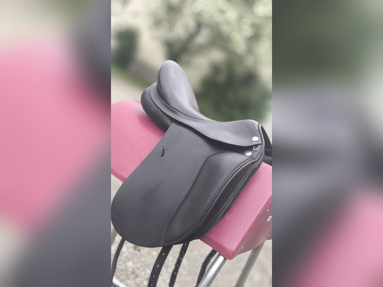 Prestige Roma Dressage – 17 Zoll, Kammerweite 34, neuwertig – Messesattel zum Sonderpreis