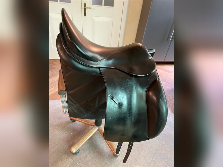 Röösli Dressur Sattel 18 Zoll