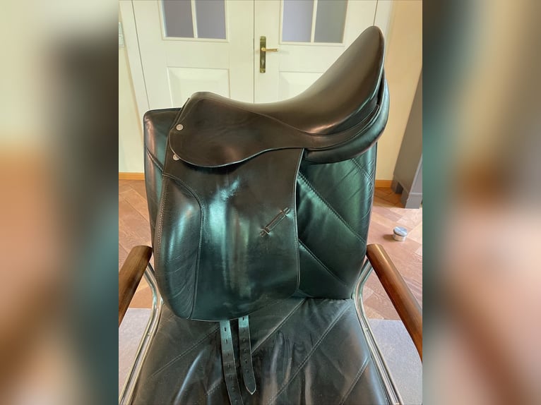 Röösli Dressur Sattel 18 Zoll