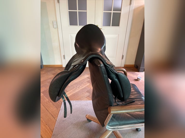Röösli Dressur Sattel 18 Zoll
