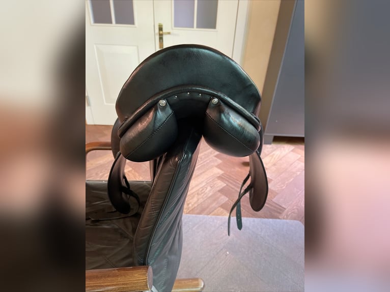 Röösli Dressur Sattel 18 Zoll