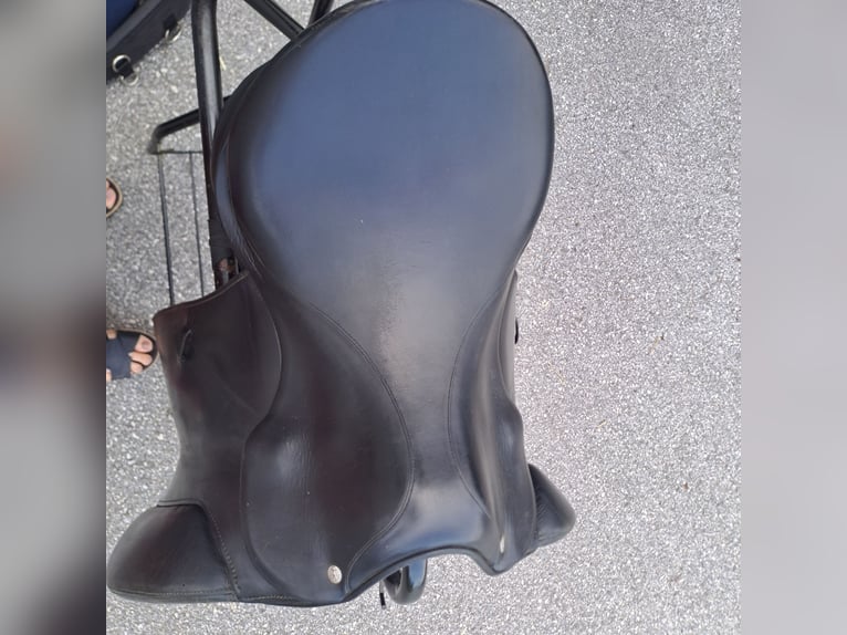 Röösli Dressursattel Rigi Classic, 17"
