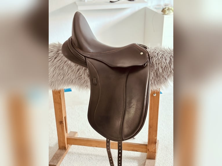 Schleese Flamenco Dressursattel – 18 Zoll – Havannabraun – wenig genutzt
